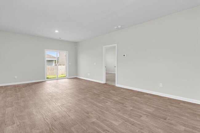 Building Photo - Modern Comfort in the Heart of Ladson
