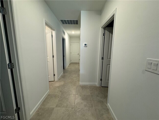 Building Photo - 1024 Caloosa Breeze Dr