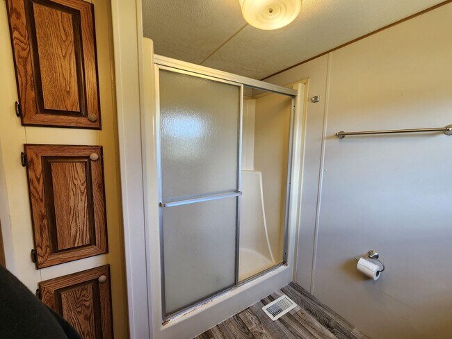 Building Photo - 2 Bedroom 2 Bathroom W/ Storage in family friendly neighborhood!