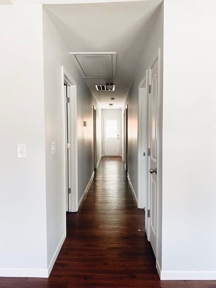 Building Photo - 135 Flatview Way