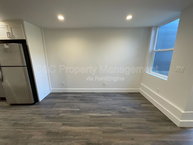 Building Photo - 184 Los Olivos Ave