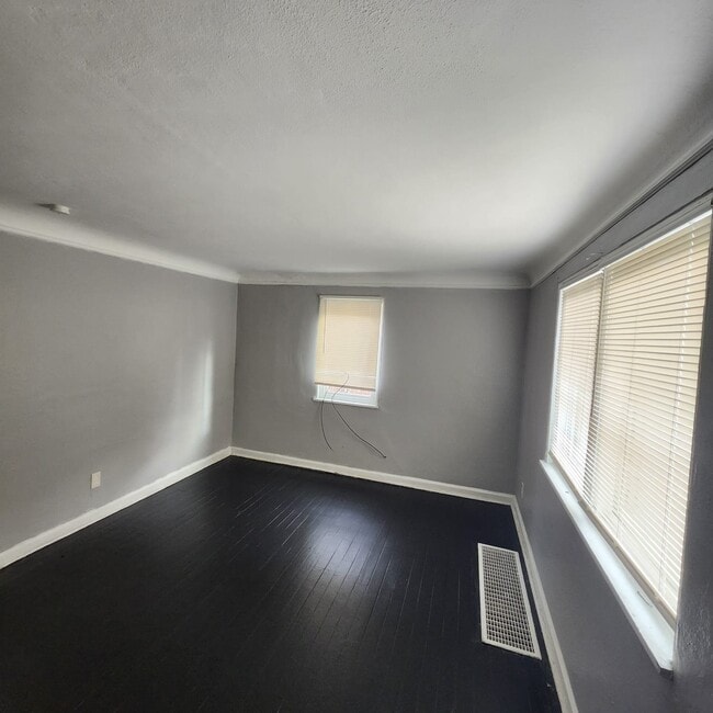 Building Photo - 146 Glenridge Place