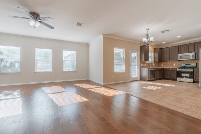 Building Photo - 9516 Castle Pines Dr