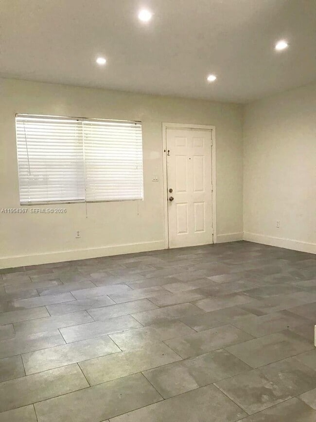 Building Photo - 17031 NE 21st Ave