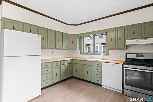 Building Photo - 44 Bigelow Ave