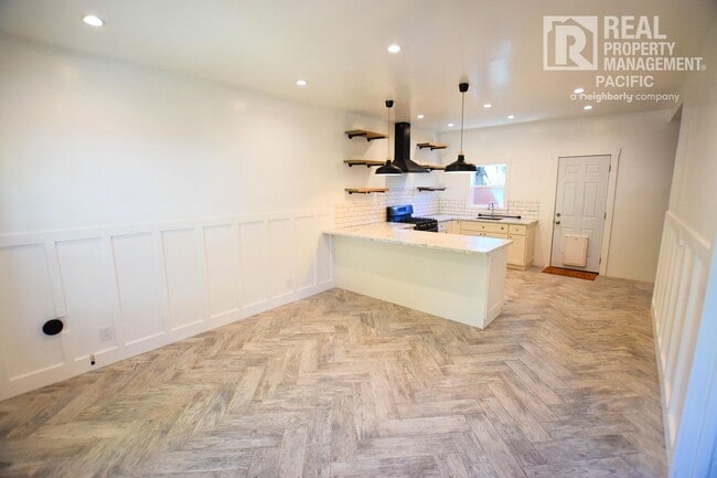 Building Photo - Spacious 1-Bedroom Retreat in Desirable Mo...