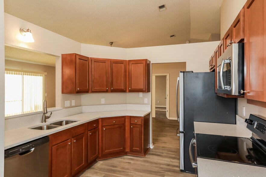 Building Photo - 7749 Pikes Peak Dr