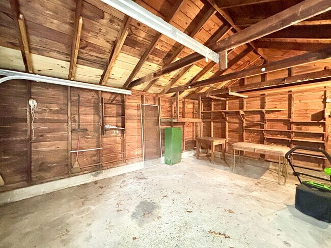 Building Photo - Cozy Home in Norfolk!