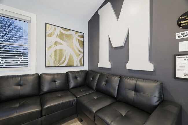 Building Photo - 126 Petrarch Trail