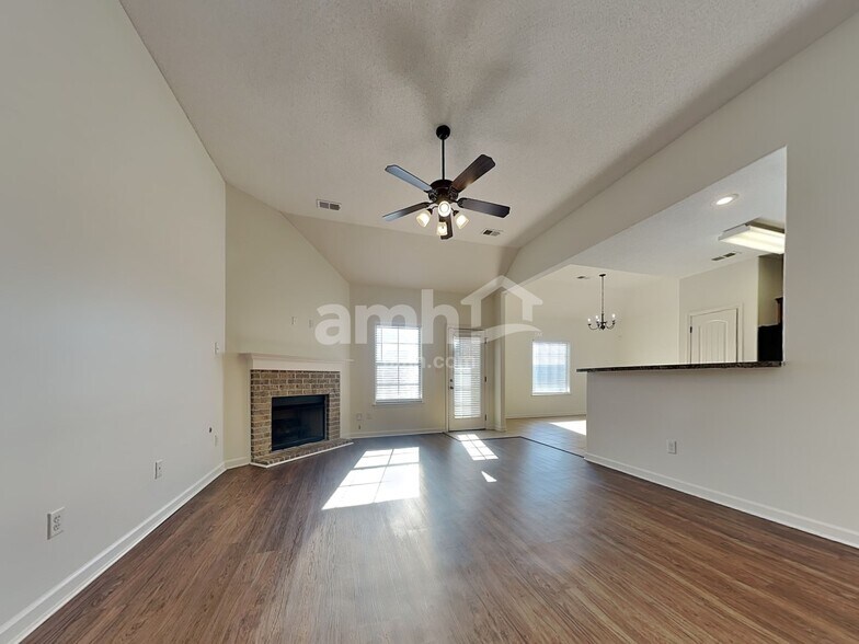 Building Photo - 10361 Cooper Ridge Cv