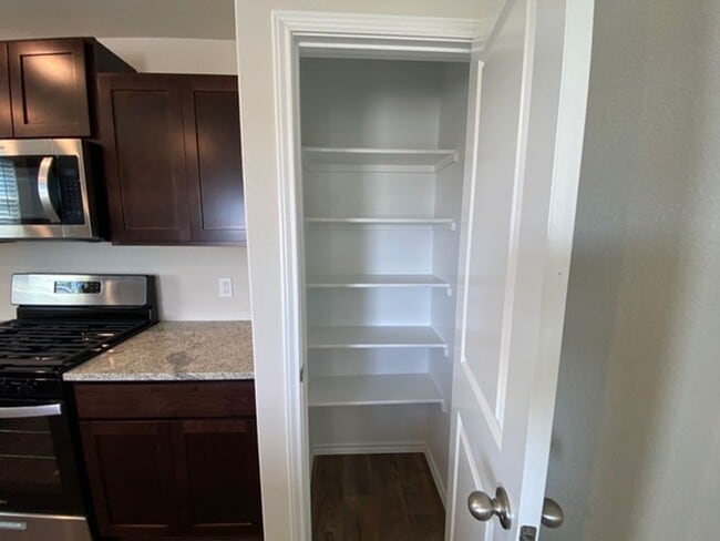 Building Photo - NEWER ONE STORY | 3 BEDROOM | 2 BATH | WHI...