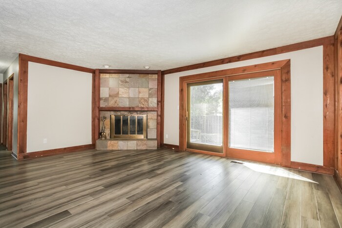 Building Photo - 8233 Lake Ridge Dr