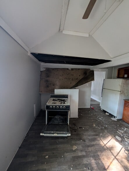Building Photo - 2710 W Antoinette St