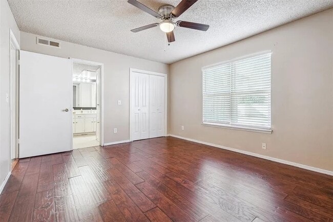 Building Photo - 11417 N May Ave