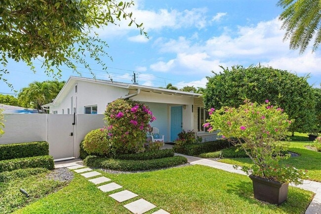 Building Photo - 340 NE 7th Ave