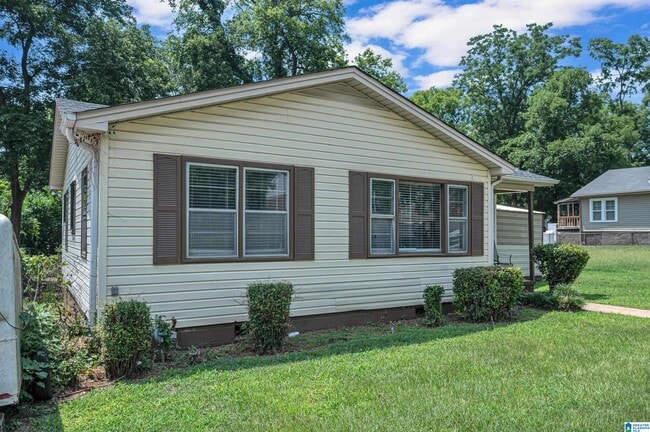 Building Photo - 328 Beta St