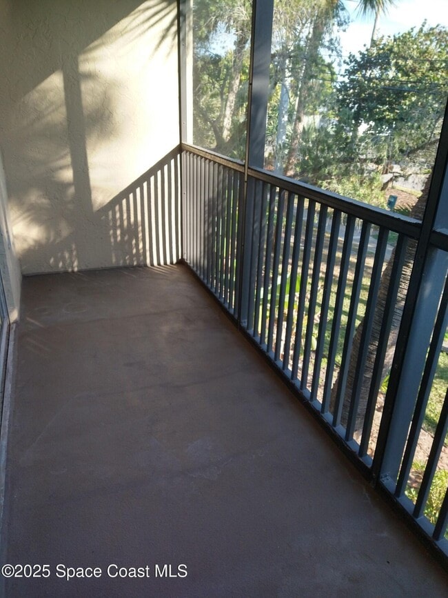 Building Photo - 1020 Pine Tree Dr