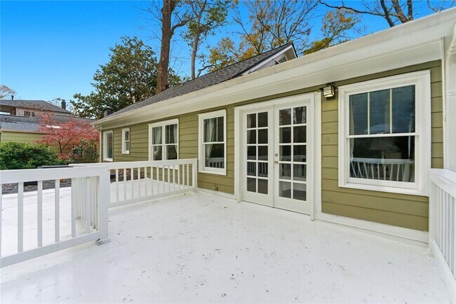 Building Photo - 302 Hascall Rd NW