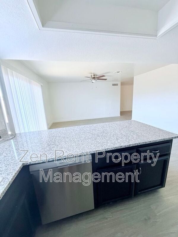 Building Photo - 1044 E Harmony Ave