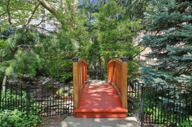 Building Photo - 10 Huron Ave