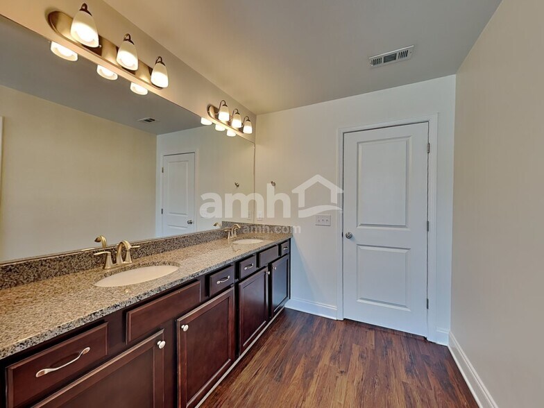 Building Photo - 5969 Hagar Vly Dr