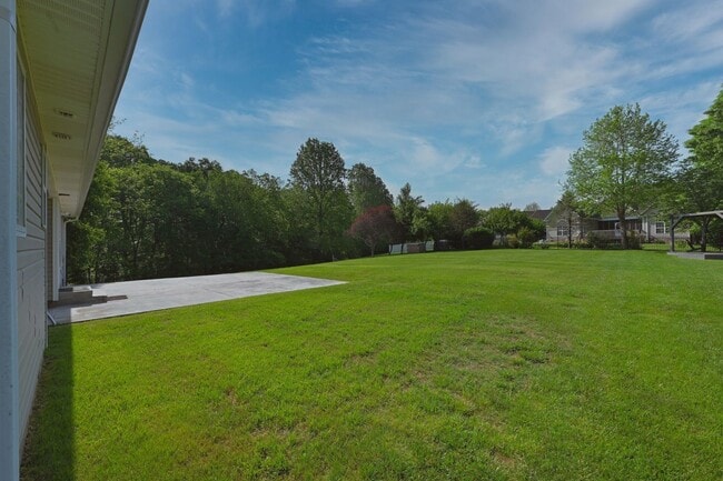 Building Photo - **BEAUTIFUL, WELL-MAINTAINED BRICK HOME ON A LOVELY 0.63-ACRE LOT IN A DESIRABLE NEIGHBORHOOD**