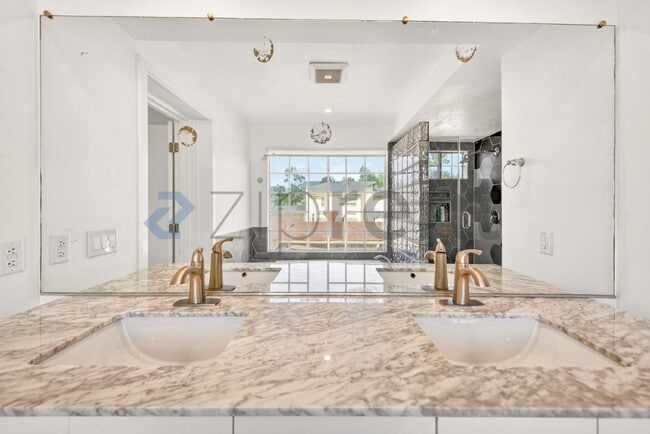 Building Photo - 2481 S Bundy Dr