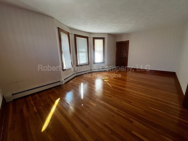 Building Photo - 19 Pulaski St