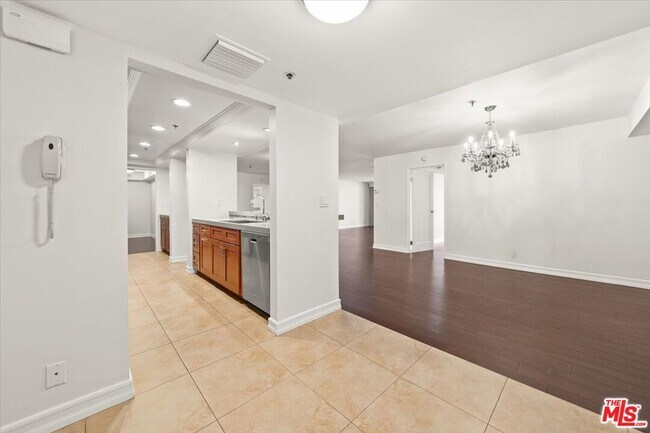 Building Photo - 10660 Wilshire Blvd