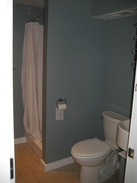 Building Photo - 137 Garfield St