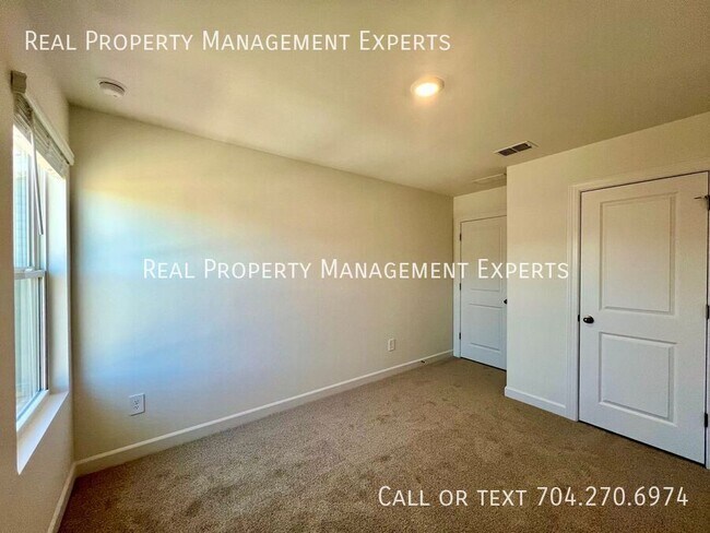 Building Photo - 8029 Hidden Spgs Trl