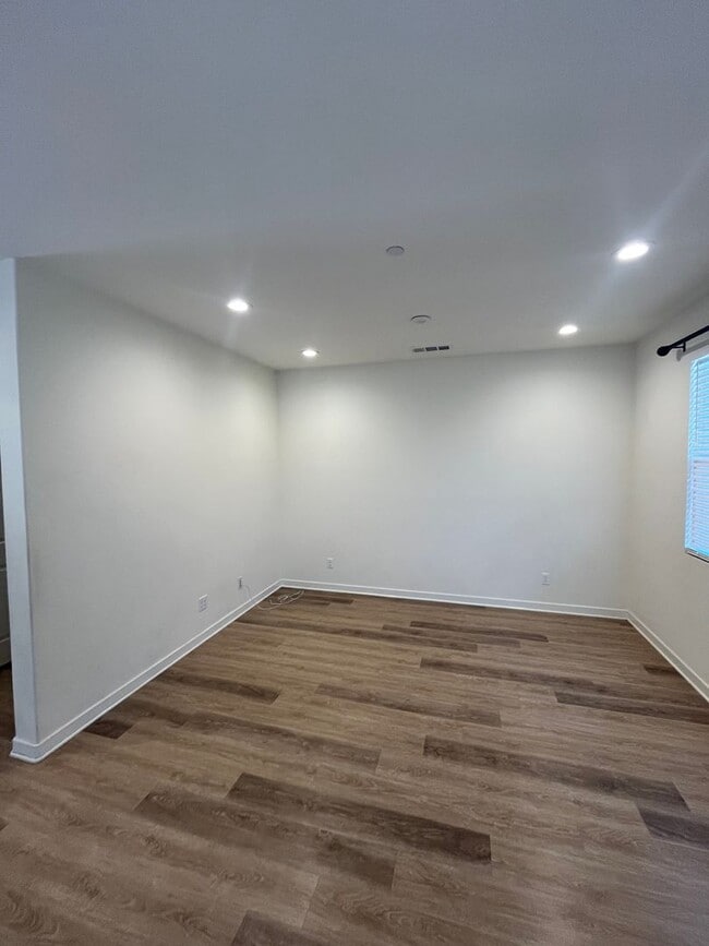 Building Photo - 4102 Calle Arbol