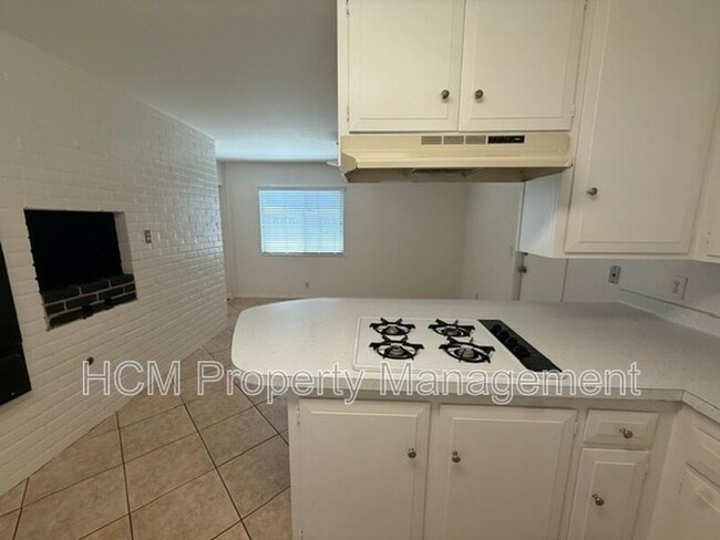 Building Photo - 16402 Birdie Ln