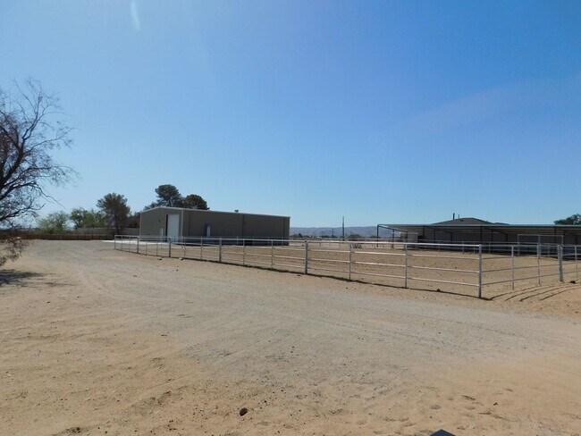 Building Photo - BEAUTIFUL 4BD/3BA HOME ON 2.53 ACRES!!!