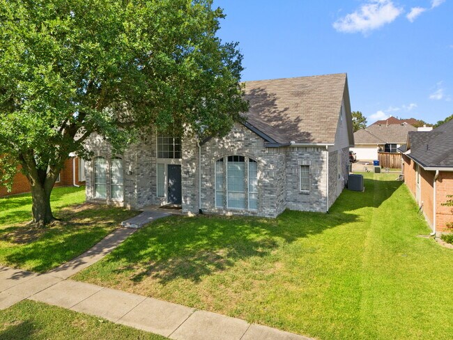 Building Photo - 2802 Briarbrook Ln