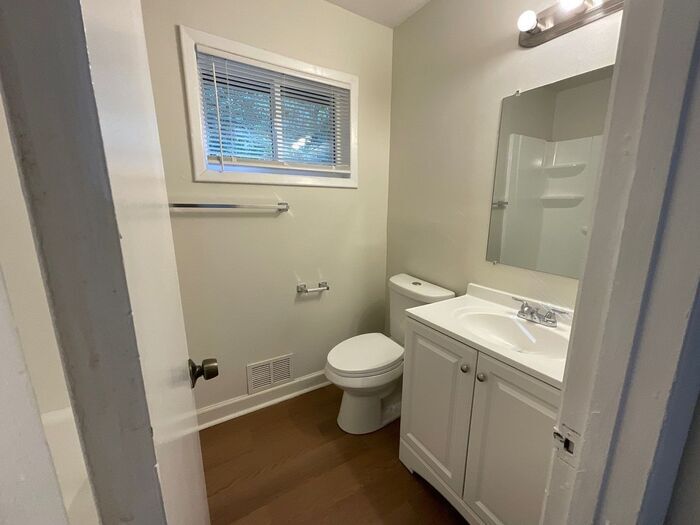 Building Photo - 3011 Horse Shoe Dr