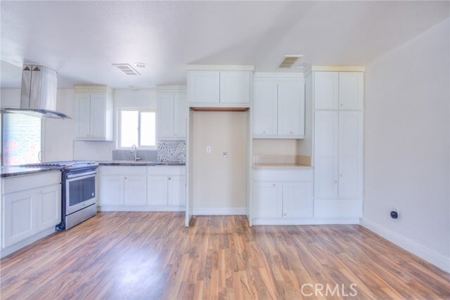 Building Photo - 13011 Pinon St
