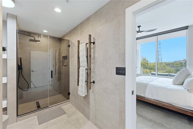 Building Photo - 525 E Jackson St