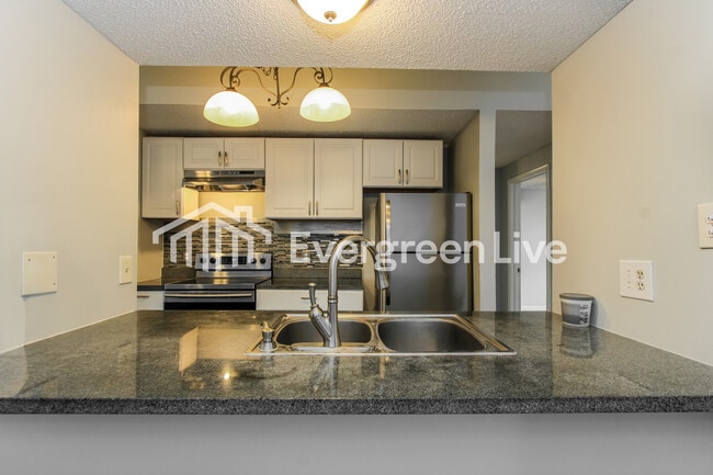 Building Photo - 112 N Donar Dr