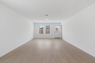 Building Photo - 1538 Golden Iris Dr