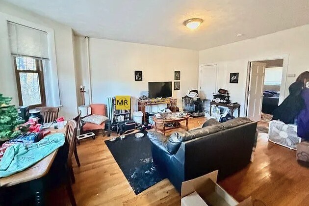 Building Photo - 128 Hemenway St