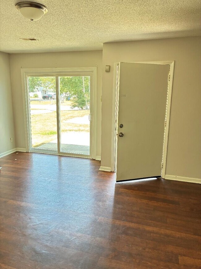 Building Photo - 3701 Nealshire Dr NW