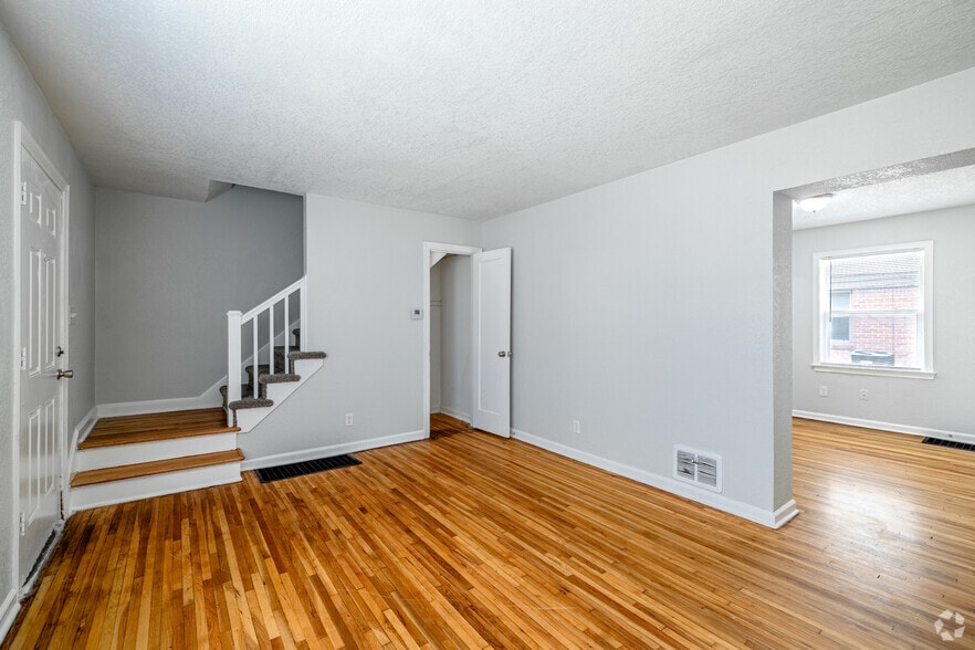 Primary Photo - Meadowlark Apartments