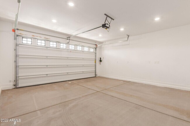 Building Photo - 43 E Capricorn Way