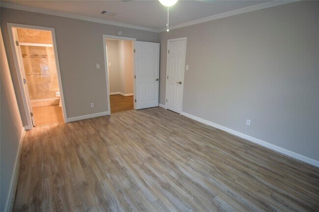 Building Photo - 2300 Augusta Dr