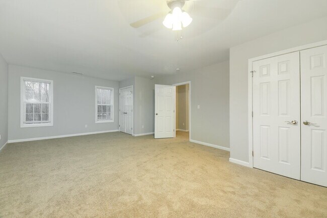 Building Photo - 1422 Southgate Dr