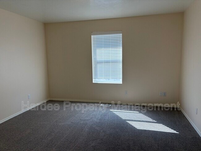 Building Photo - 677 N Kayden Way