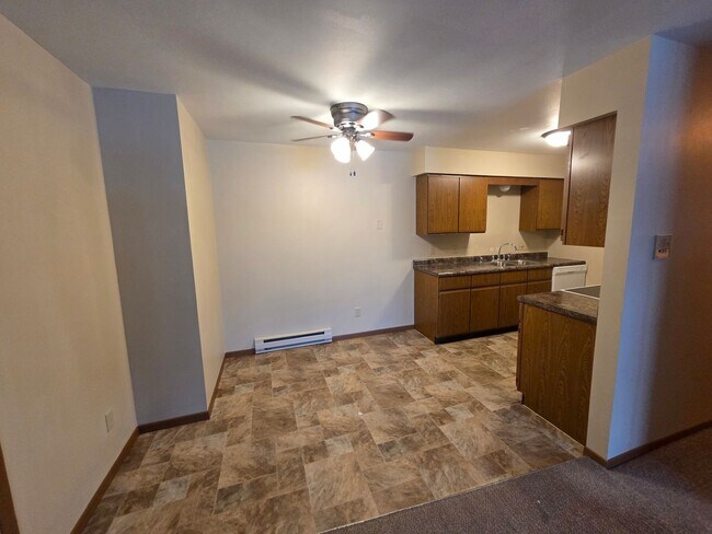 Building Photo - 1925 Sylvan Way