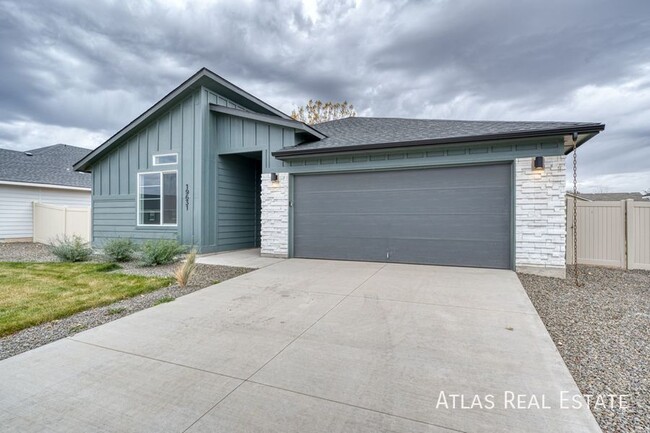 Building Photo - Open Floor Plan | New 4bd, 2bth Home