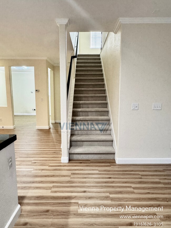 Building Photo - 829 Courtyards Loop